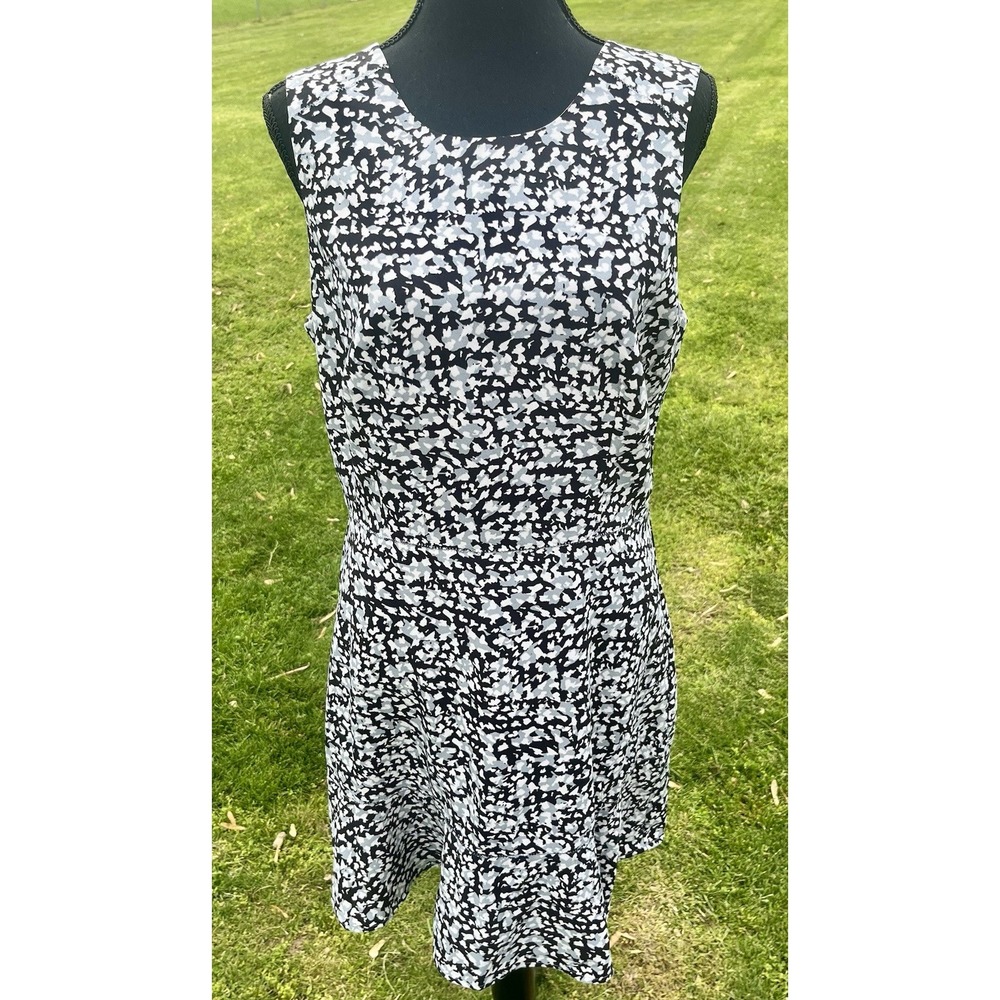 Banana Republic Dress Womens 12‎ Black White Fit Flare Sleeveless V Back Mini - Picture 2 of 11